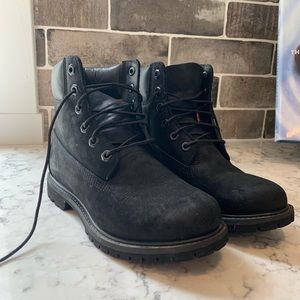 7 1/2 BLACK TIMB BOOTS